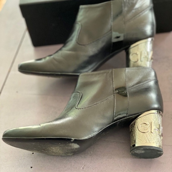 Authentic Chanel short black leather bootie size 39.5 made in Italy - Picture 13 of 14